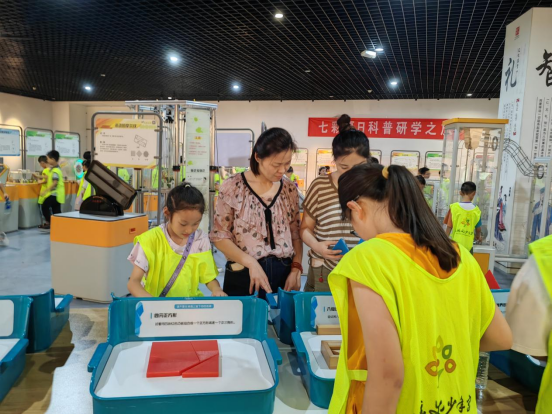七彩夏日科普研學(xué)之旅走近睢寧科技館398.png