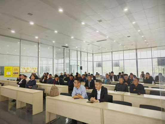 定稿  “科普江蘇·院士專家科普基層行進(jìn)農(nóng)村活動(dòng)”走進(jìn)賈汪區(qū)現(xiàn)代農(nóng)業(yè)產(chǎn)業(yè)園區(qū)259.png