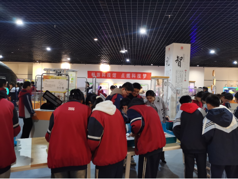 睢寧縣科協(xié)開展“暢游科技館 點燃科技夢”第二課堂活動122.png