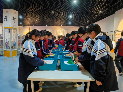 睢寧縣科協(xié)開展“暢游科技館 點燃科技夢”第二課堂活動299.png