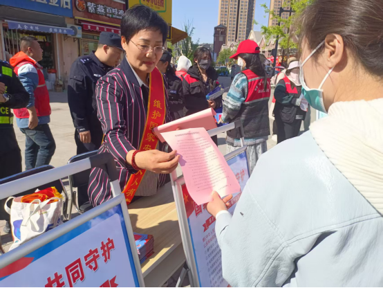 泉山區(qū)火花街道開(kāi)展全民國(guó)家安全教育日主題科普宣傳活動(dòng) (1)30.png