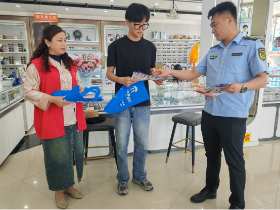 泉山區(qū)柳新鎮(zhèn)開展“人人講安全 個(gè)個(gè)會應(yīng)急”——2025年全國防災(zāi)減災(zāi)日科普宣傳活動(dòng)44.png