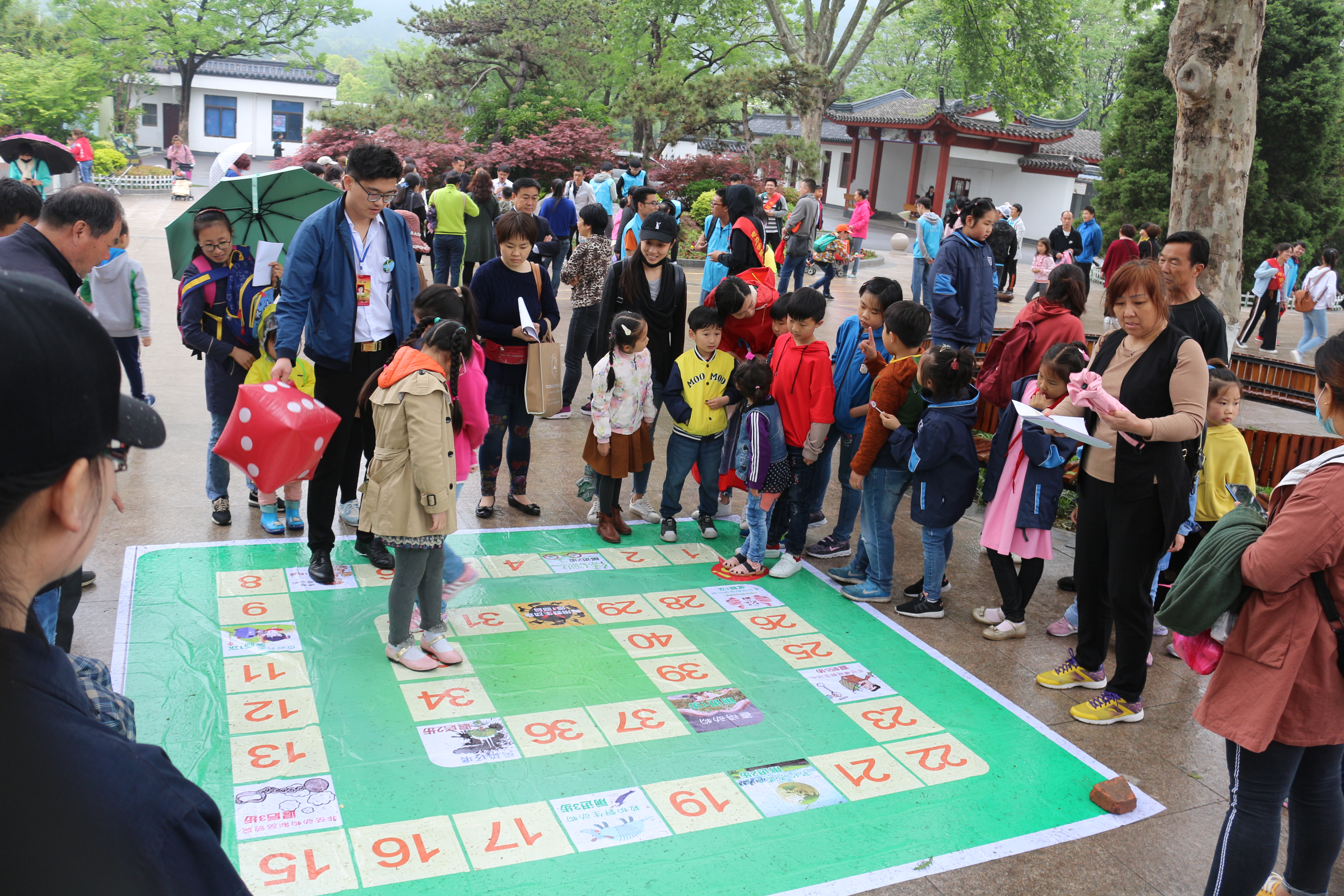 園區(qū)內(nèi)不定期開(kāi)展多種讓與游客參與的“愛(ài)護(hù)動(dòng)物保護(hù)環(huán)境”的互動(dòng)游戲