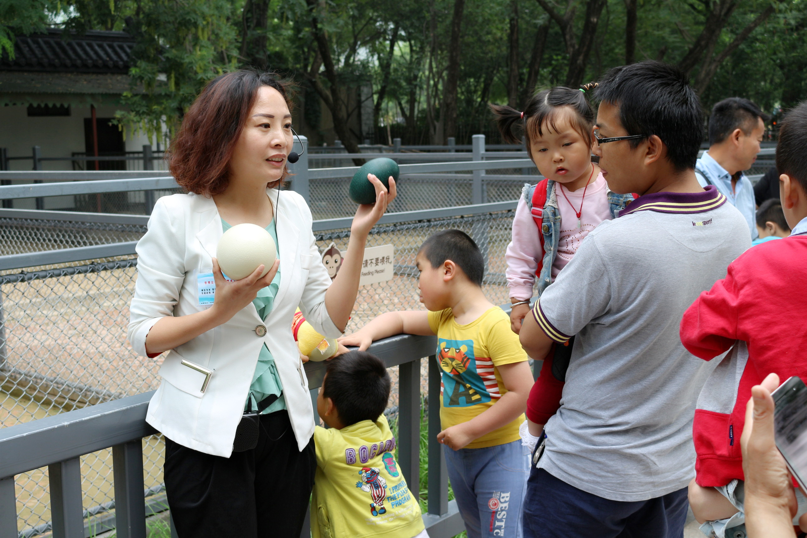 園內(nèi)開(kāi)展科普講解